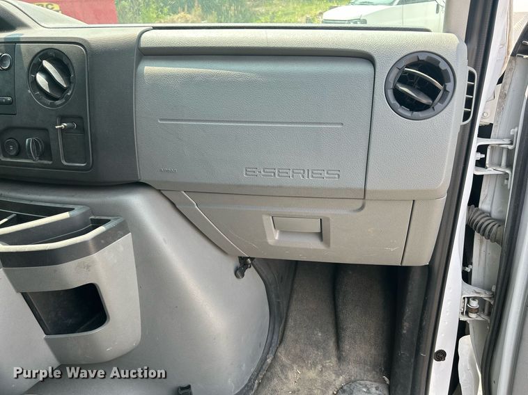 image for item DR4735 2014 Ford E350 Super Duty  van