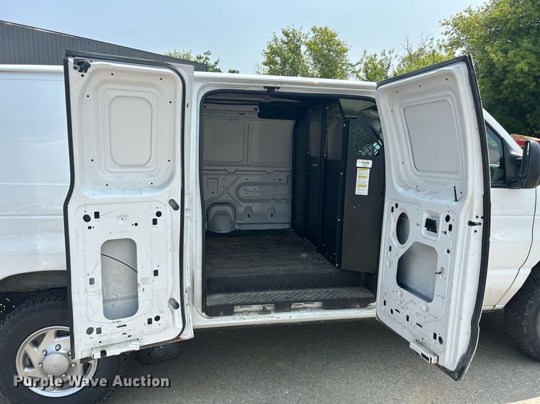 image for item DR4735 2014 Ford E350 Super Duty  van