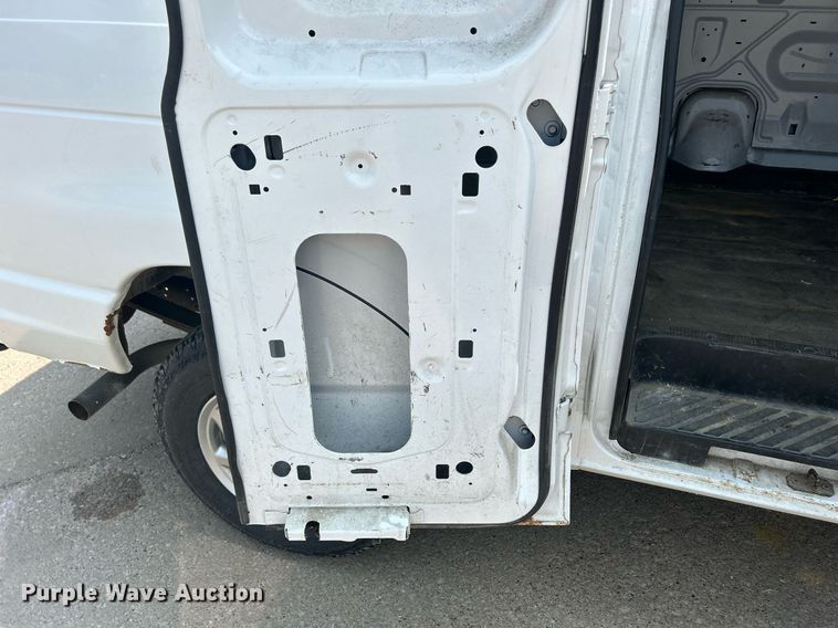 image for item DR4735 2014 Ford E350 Super Duty  van
