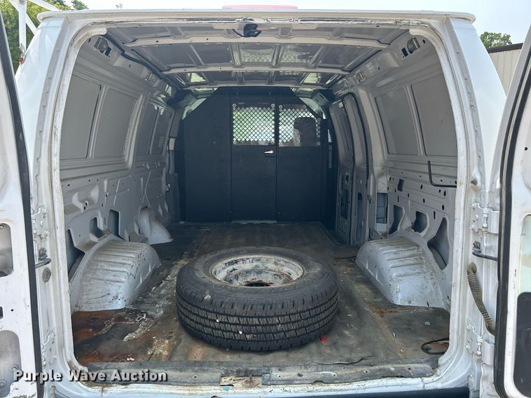 image for item DR4735 2014 Ford E350 Super Duty  van