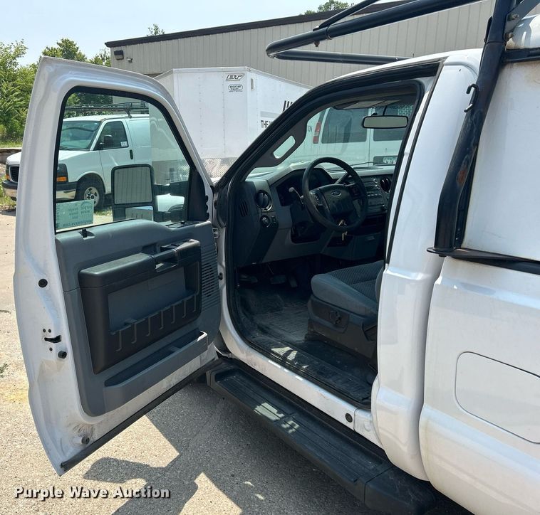 image for item DR4737 2016 Ford F250 Super Duty XL  pickup truck