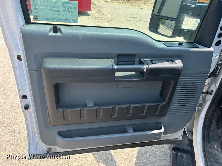 image for item DR4737 2016 Ford F250 Super Duty XL  pickup truck