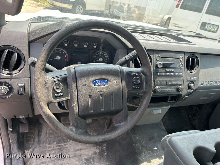 image for item DR4737 2016 Ford F250 Super Duty XL  pickup truck