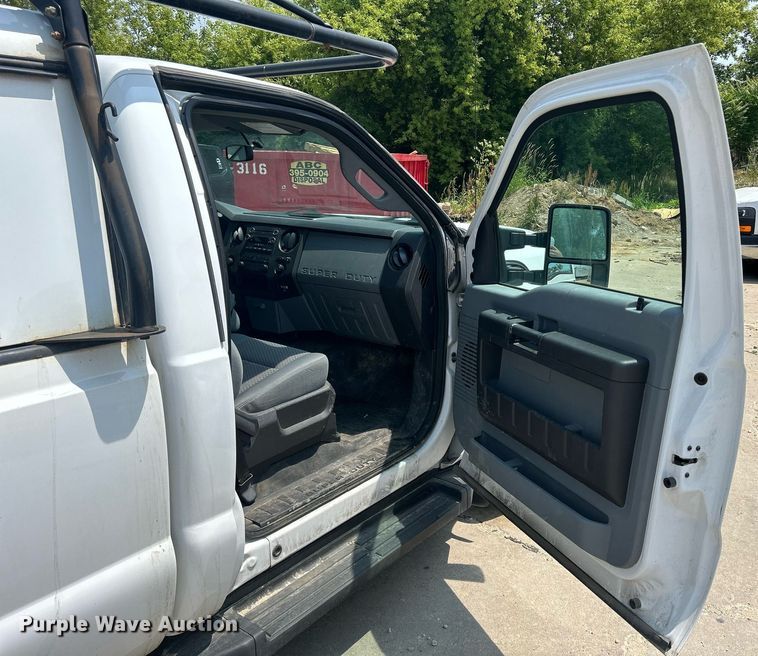 image for item DR4737 2016 Ford F250 Super Duty XL  pickup truck