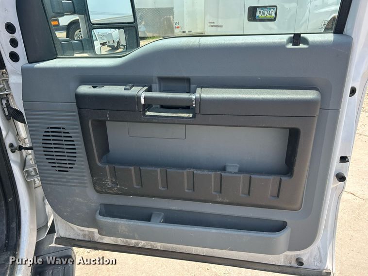 image for item DR4737 2016 Ford F250 Super Duty XL  pickup truck