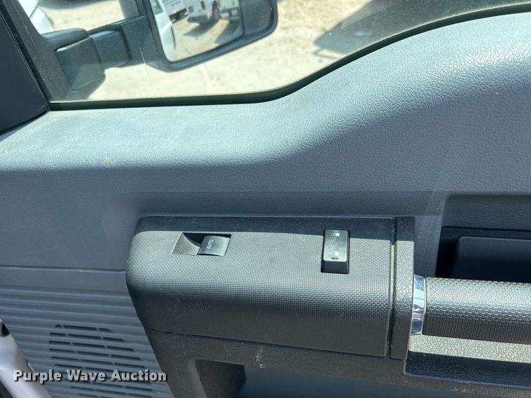 image for item DR4737 2016 Ford F250 Super Duty XL  pickup truck