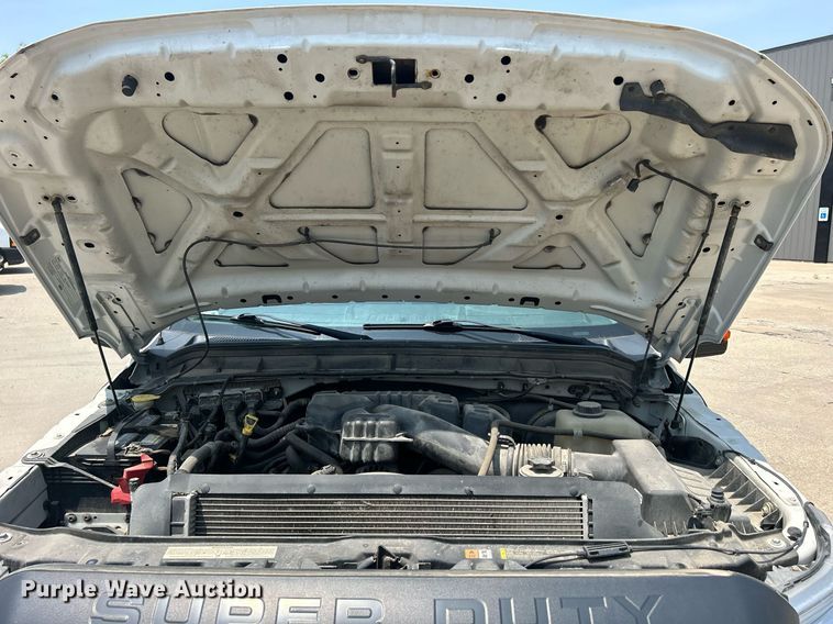 image for item DR4737 2016 Ford F250 Super Duty XL  pickup truck