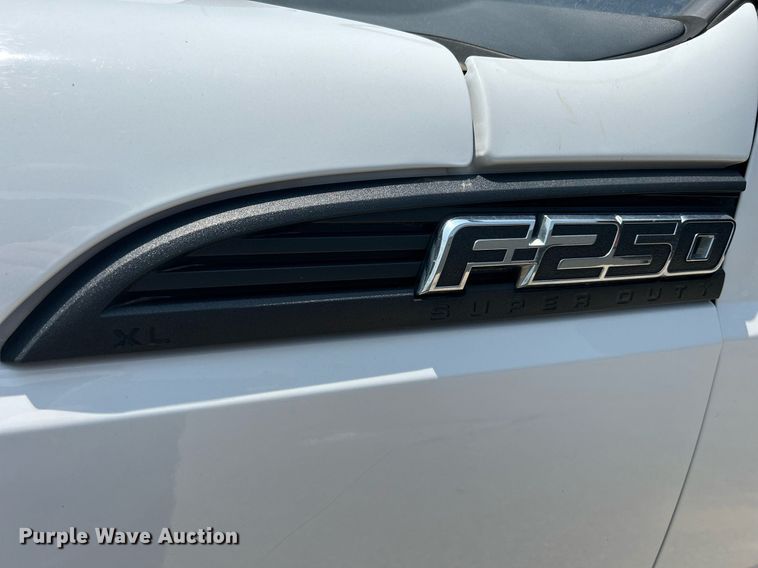 image for item DR4737 2016 Ford F250 Super Duty XL  pickup truck