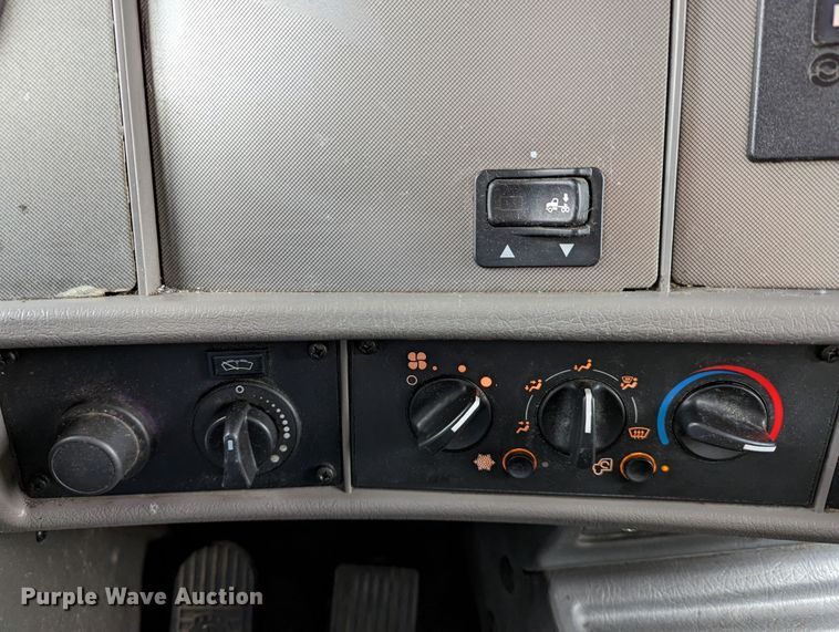 image for item DR6810 2013 Kenworth T370  box truck