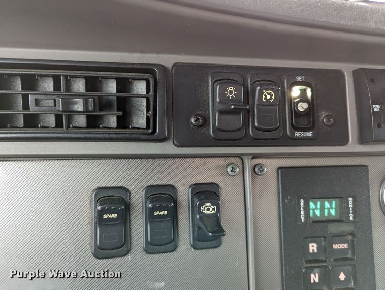 image for item DR6810 2013 Kenworth T370  box truck