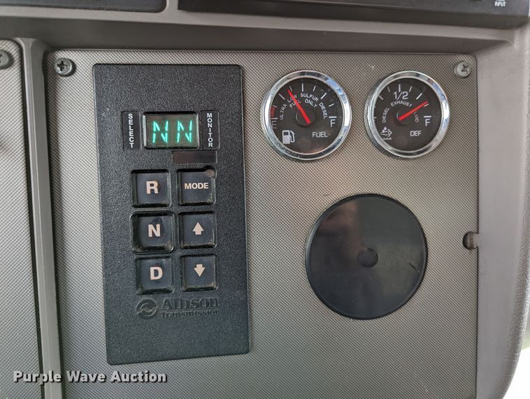 image for item DR6810 2013 Kenworth T370  box truck