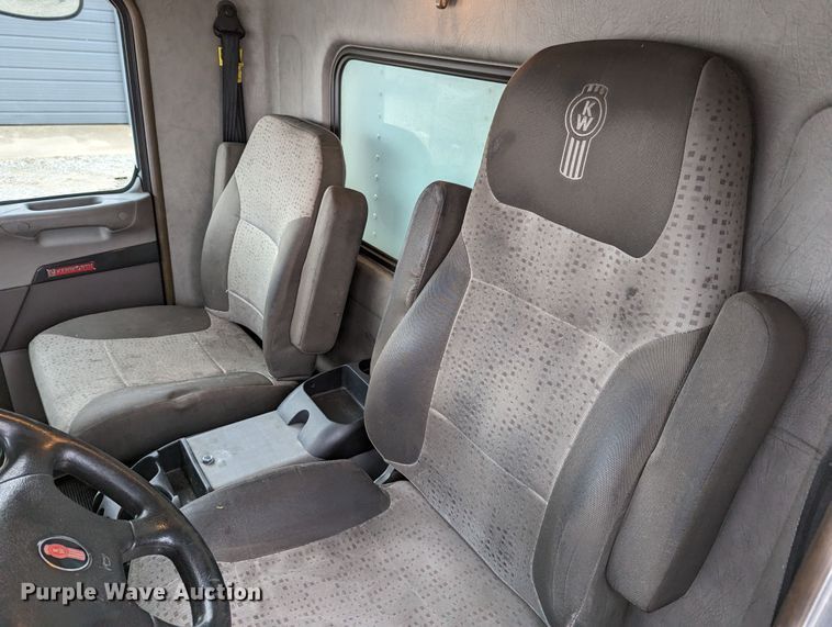 image for item DR6810 2013 Kenworth T370  box truck