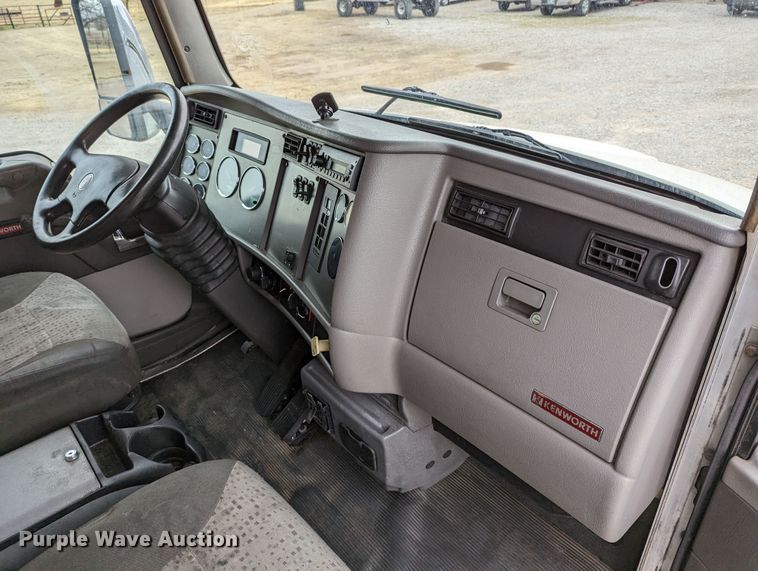 image for item DR6810 2013 Kenworth T370  box truck