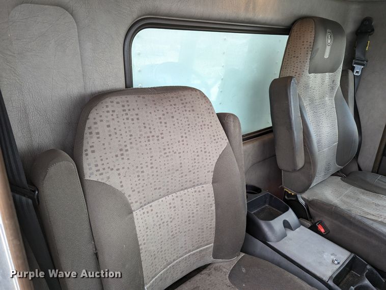 image for item DR6810 2013 Kenworth T370  box truck