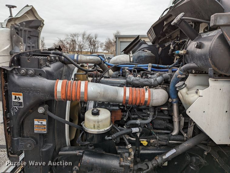 image for item DR6810 2013 Kenworth T370  box truck