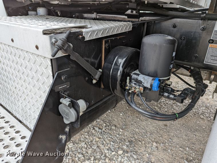 image for item DR6810 2013 Kenworth T370  box truck