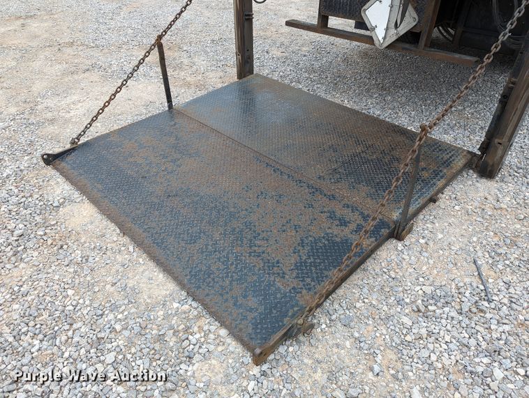 image for item DR6810 2013 Kenworth T370  box truck