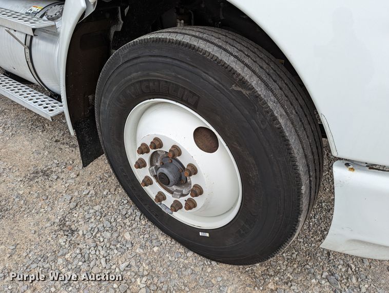 image for item DR6810 2013 Kenworth T370  box truck