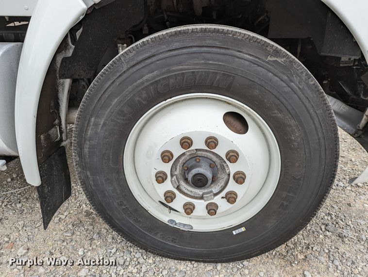 image for item DR6810 2013 Kenworth T370  box truck