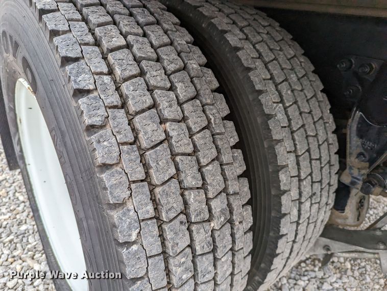 image for item DR6810 2013 Kenworth T370  box truck