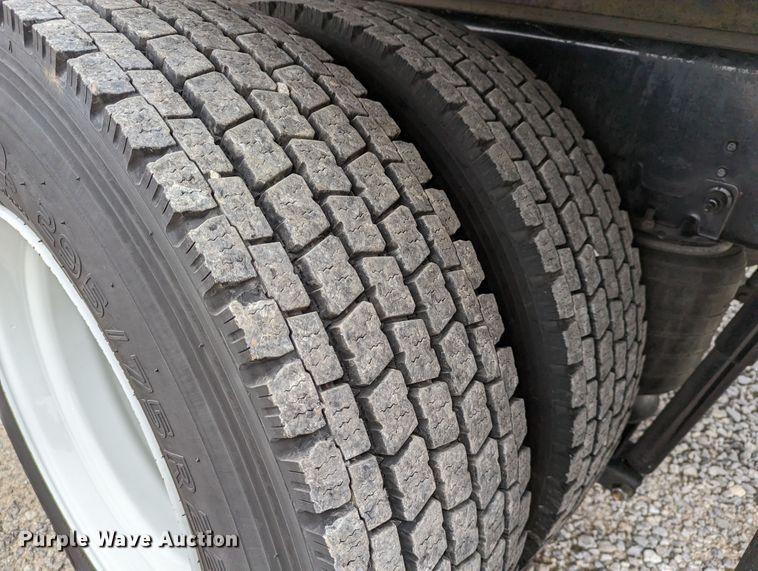 image for item DR6810 2013 Kenworth T370  box truck