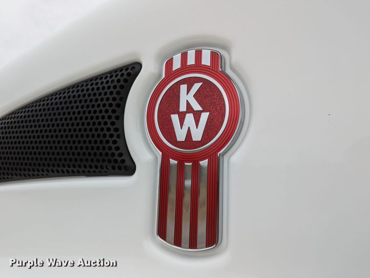 image for item DR6810 2013 Kenworth T370  box truck