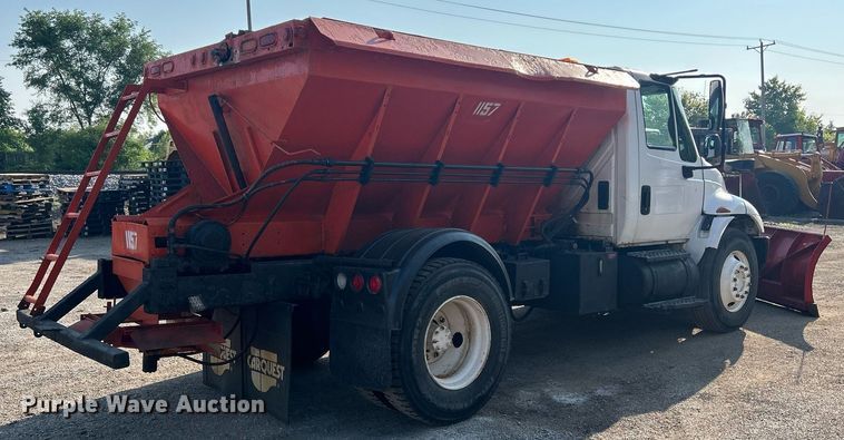 image for item DS8751 2004 International 4300  spreader truck