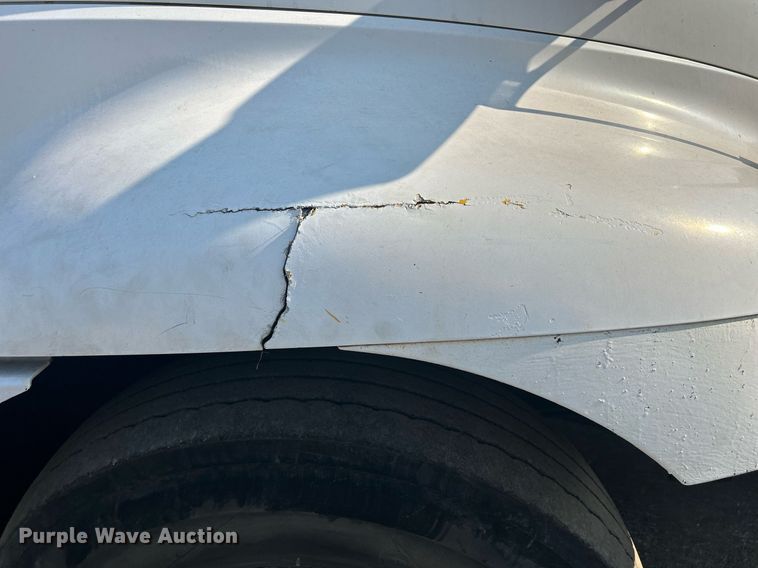 image for item DS8751 2004 International 4300  spreader truck