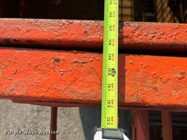 image for item DS8751 2004 International 4300  spreader truck