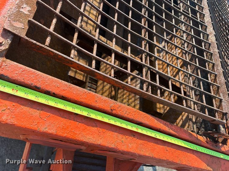 image for item DS8751 2004 International 4300  spreader truck