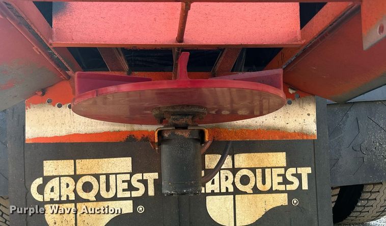 image for item DS8751 2004 International 4300  spreader truck