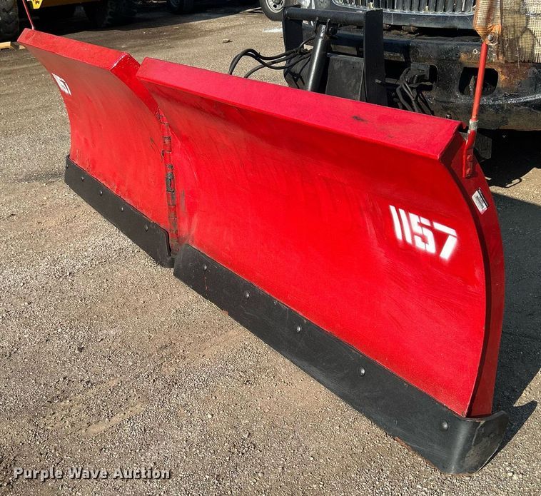 image for item DS8751 2004 International 4300  spreader truck