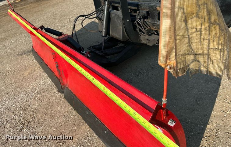 image for item DS8751 2004 International 4300  spreader truck