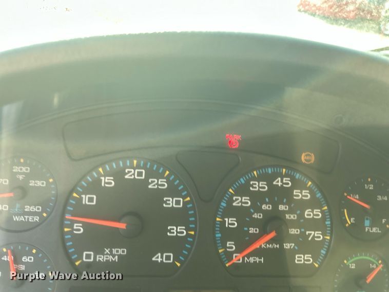 image for item DS8751 2004 International 4300  spreader truck