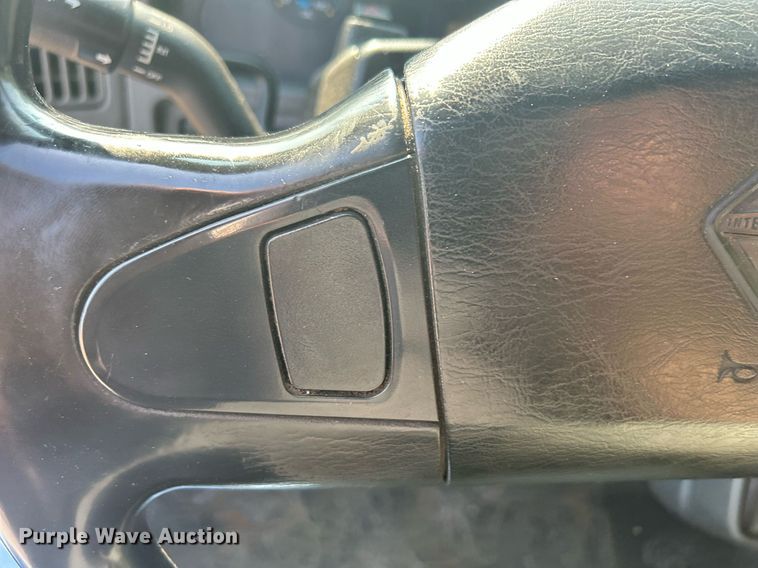 image for item DS8751 2004 International 4300  spreader truck