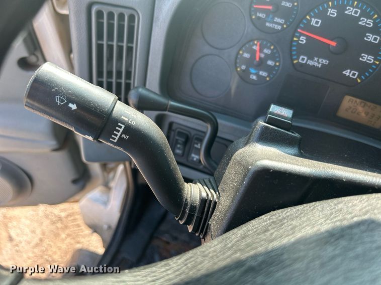 image for item DS8751 2004 International 4300  spreader truck