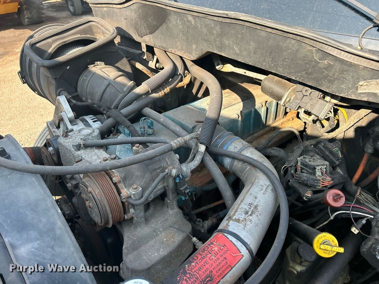 image for item DS8751 2004 International 4300  spreader truck