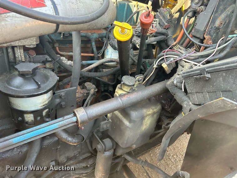 image for item DS8751 2004 International 4300  spreader truck