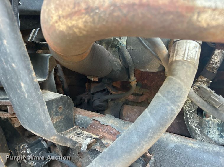 image for item DS8751 2004 International 4300  spreader truck