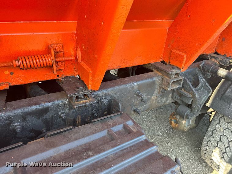 image for item DS8751 2004 International 4300  spreader truck