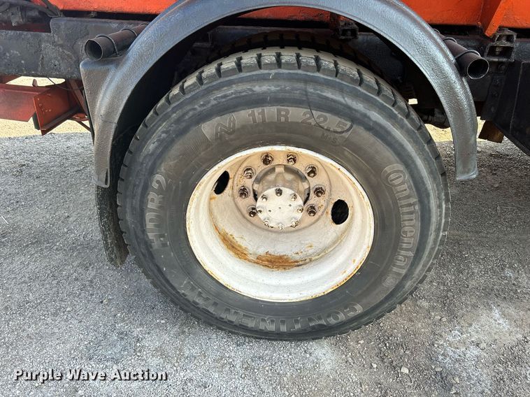 image for item DS8751 2004 International 4300  spreader truck