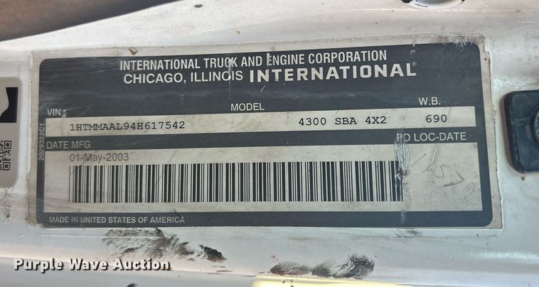 image for item DS8751 2004 International 4300  spreader truck