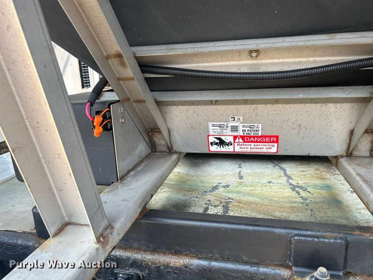 image for item DS8753 2004 International 4300  spreader truck