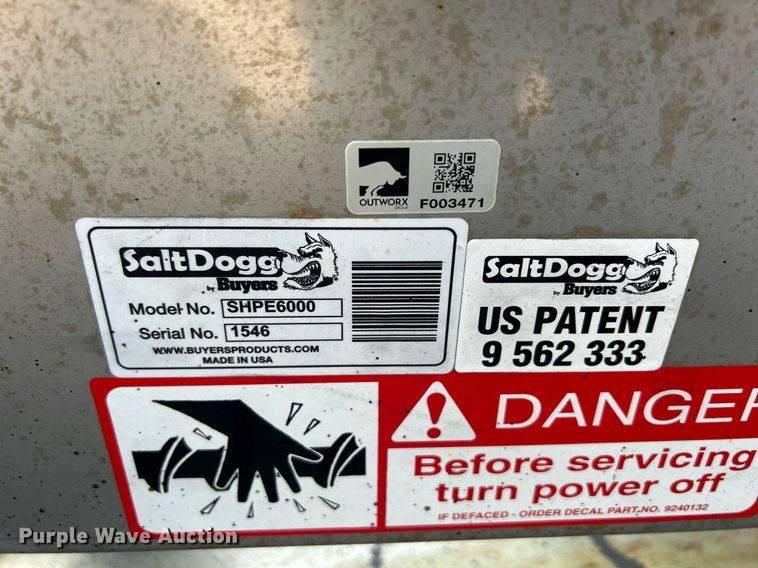 image for item DS8753 2004 International 4300  spreader truck