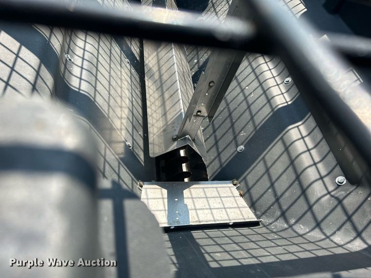 image for item DS8753 2004 International 4300  spreader truck