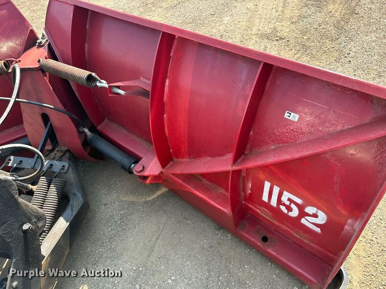 image for item DS8753 2004 International 4300  spreader truck