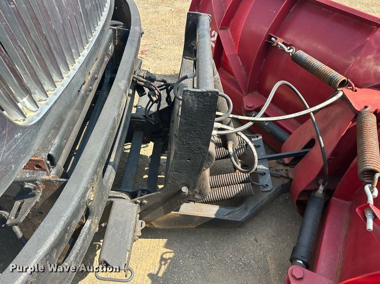 image for item DS8753 2004 International 4300  spreader truck