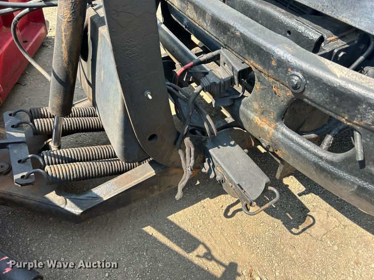 image for item DS8753 2004 International 4300  spreader truck