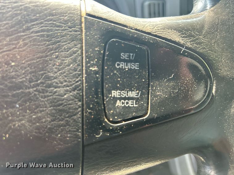 image for item DS8753 2004 International 4300  spreader truck