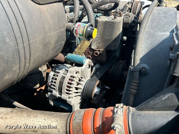 image for item DS8753 2004 International 4300  spreader truck